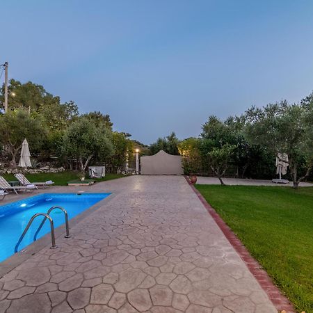 Planos Villa Ngoại thất bức ảnh